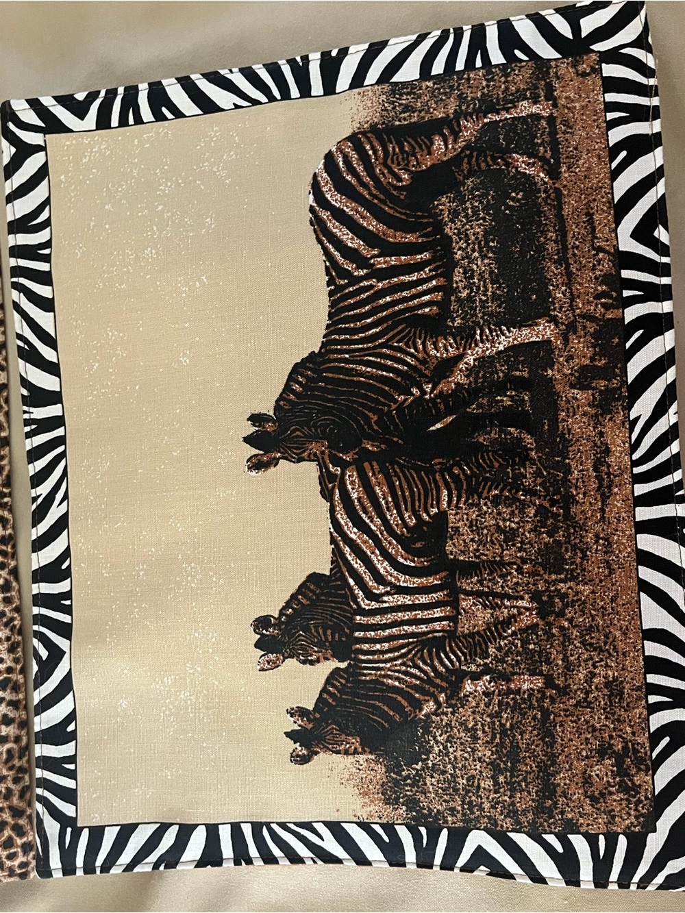 6 African Animal Print Placemats. Interchangeable. Like new. - Picture 3 of 13